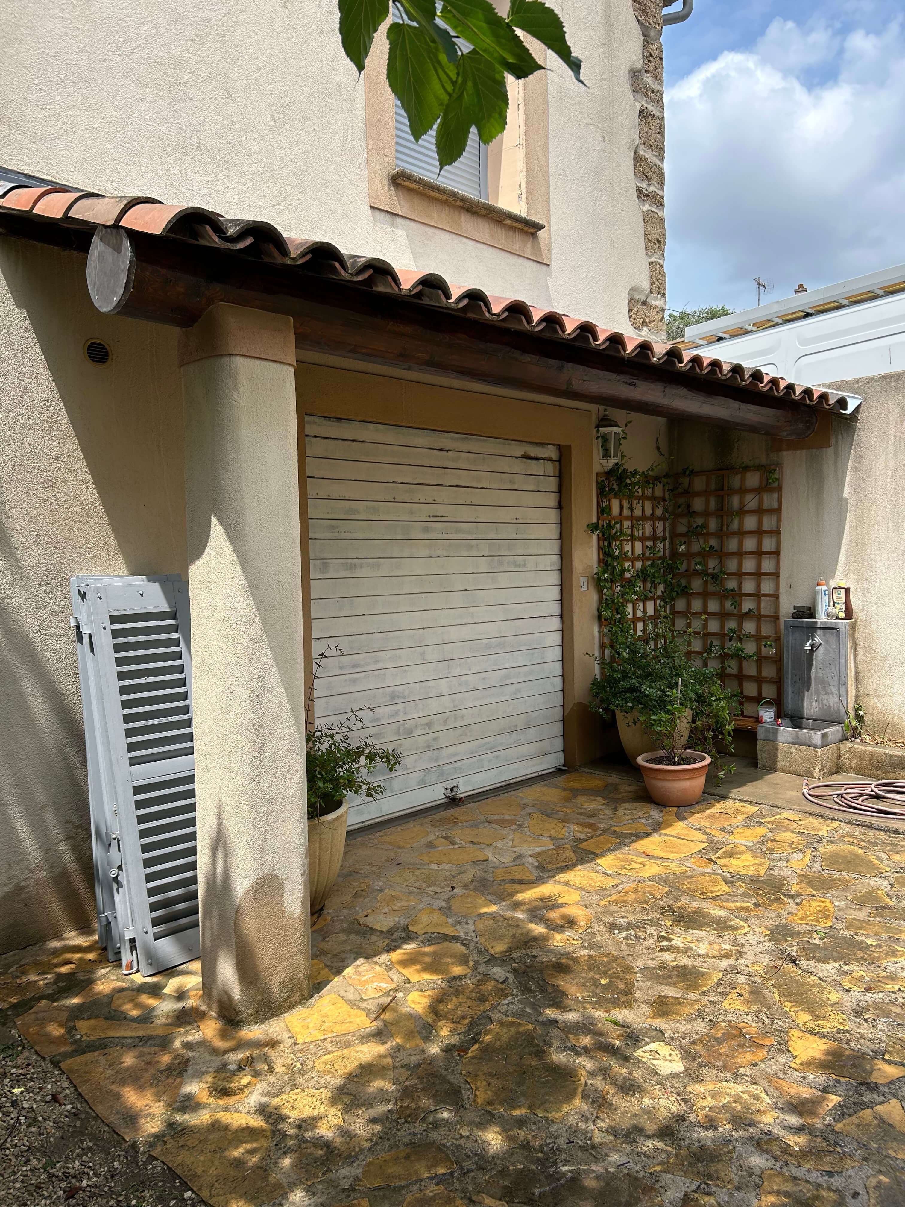 Changement d'une poutre ronde à Lançon-de-Provence