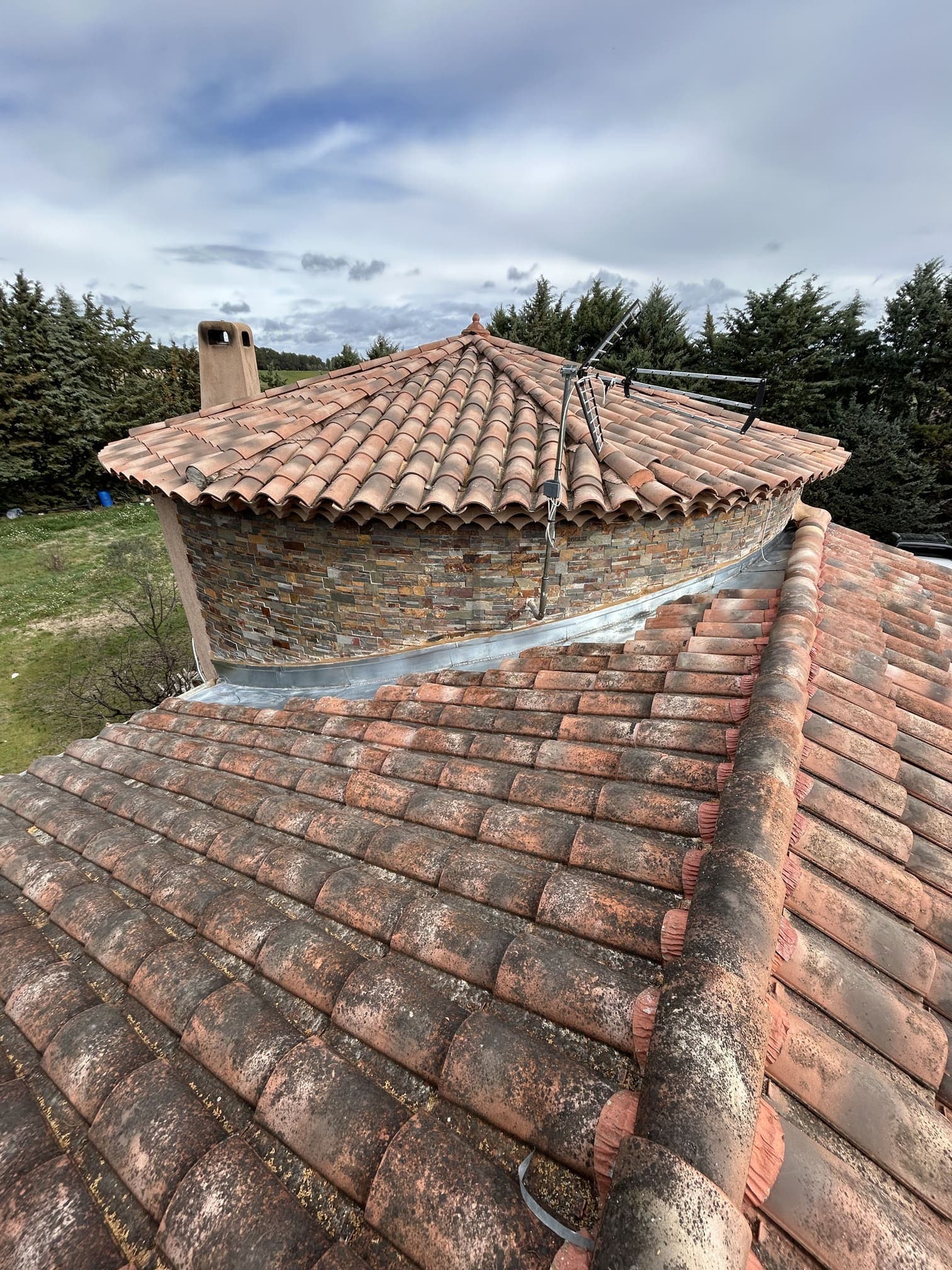 Rénovation d'un chéneau, pose d'un couloir à redent à Cabriès