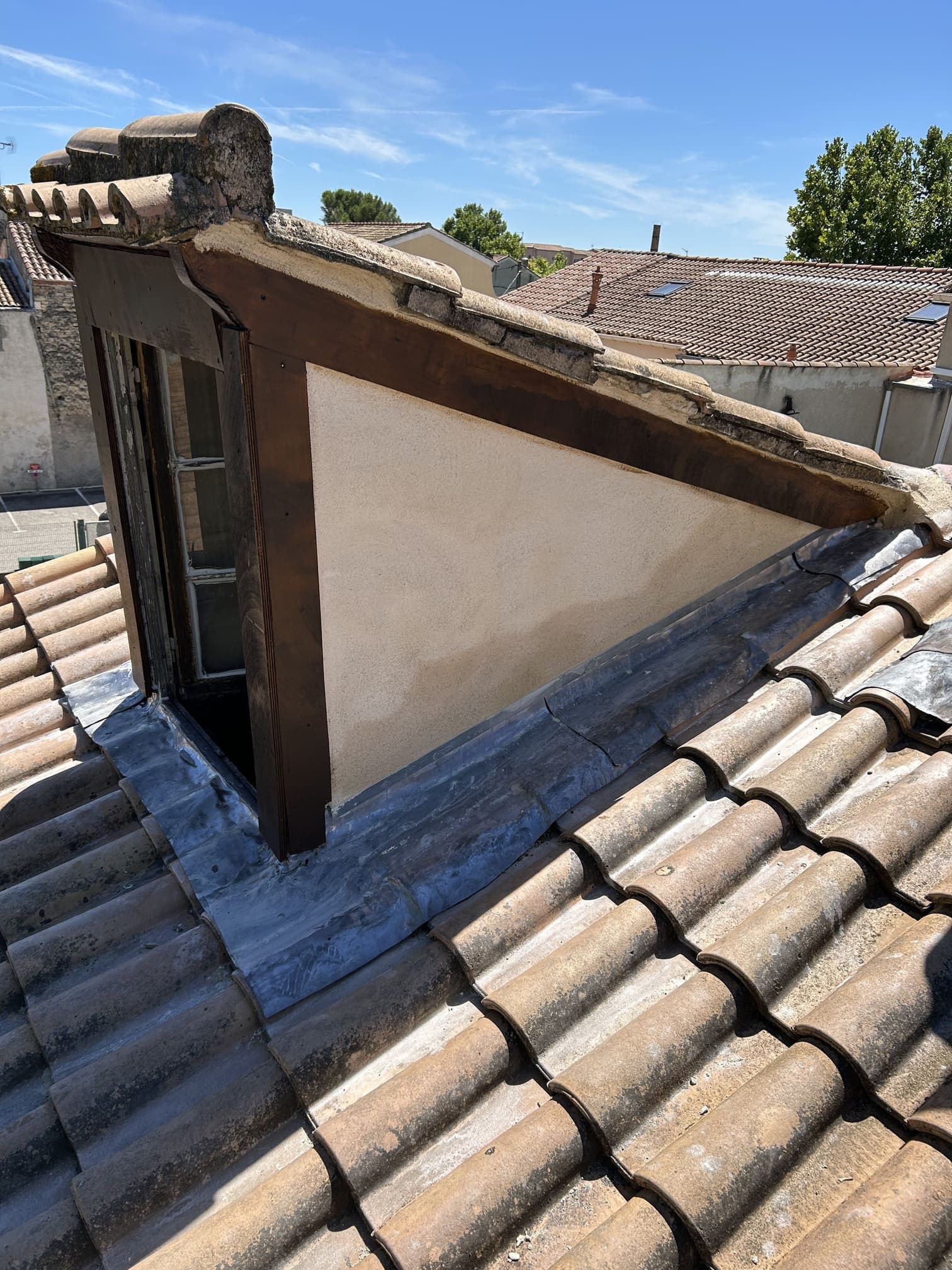 Rénovation de lucarne chien-à-scie à Carpentras