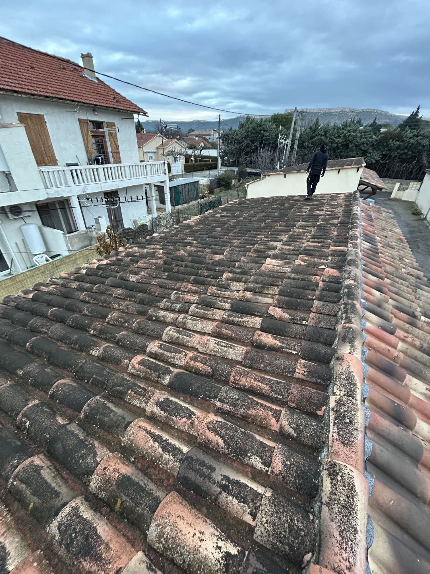 Rénovation de toiture à Rognac avant travaux